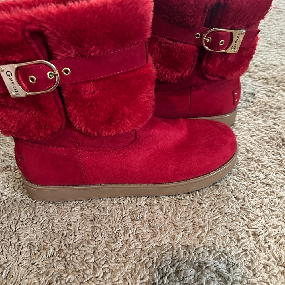 Guess Red Faux Fur Buckle Short Boots Women’s size 10 Scuffed toes - Picture 9 of 12